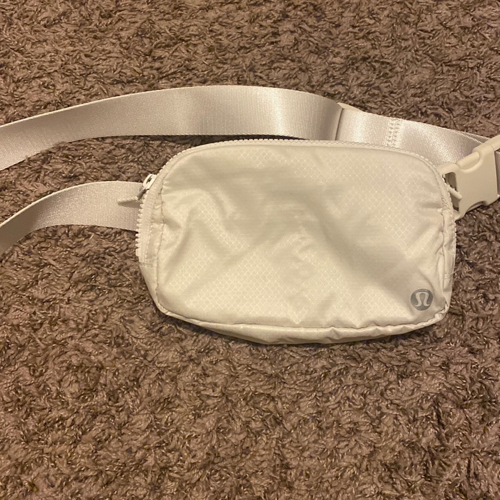 Lululemon Everywhere Belt Bag